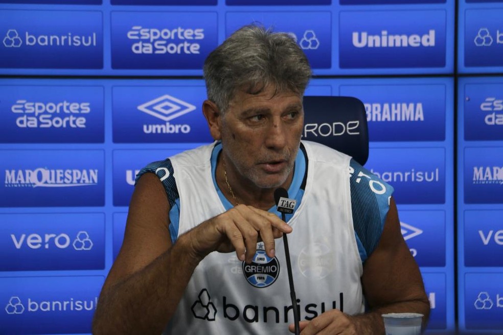 Renato concede entrevista coletiva antes da semifinal — Foto: Gabriel Girardon