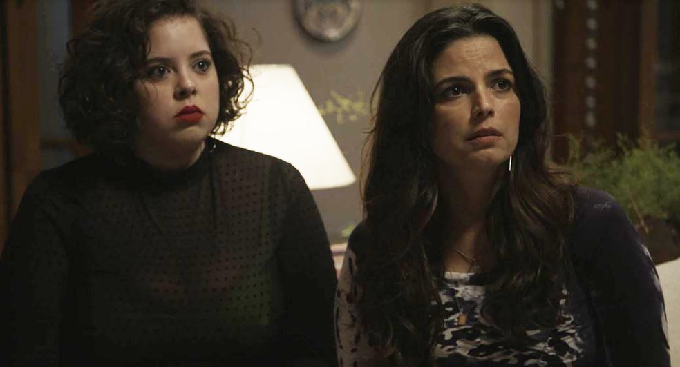 Cibele (Guilhermina Libanio) e Zuleika (Emanuelle Araújo) ficam preocupadas com a conversa de Rania — Foto: TV Globo