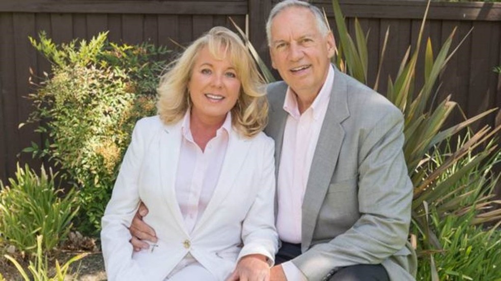 Professor" Ralph Drollinger e a mulher Danielle Drollinger fundaram a Capitol Ministries e se dedicam a levar a palavra de Deus a políticos e funcionários públicos (Foto: Capitol Ministries/BBC)
