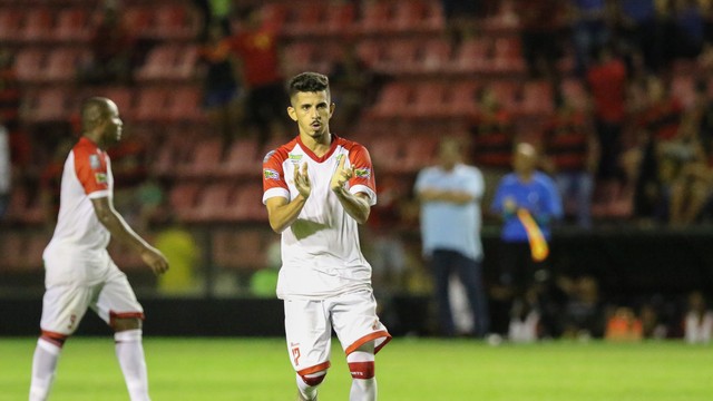 Cesinha comemora um dos gols marcados
