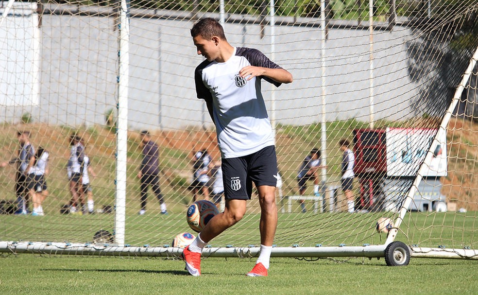 Ponte chega pressionada para a �ltima rodada  � Foto: Luiz Guilherme Martins/ PontePress
