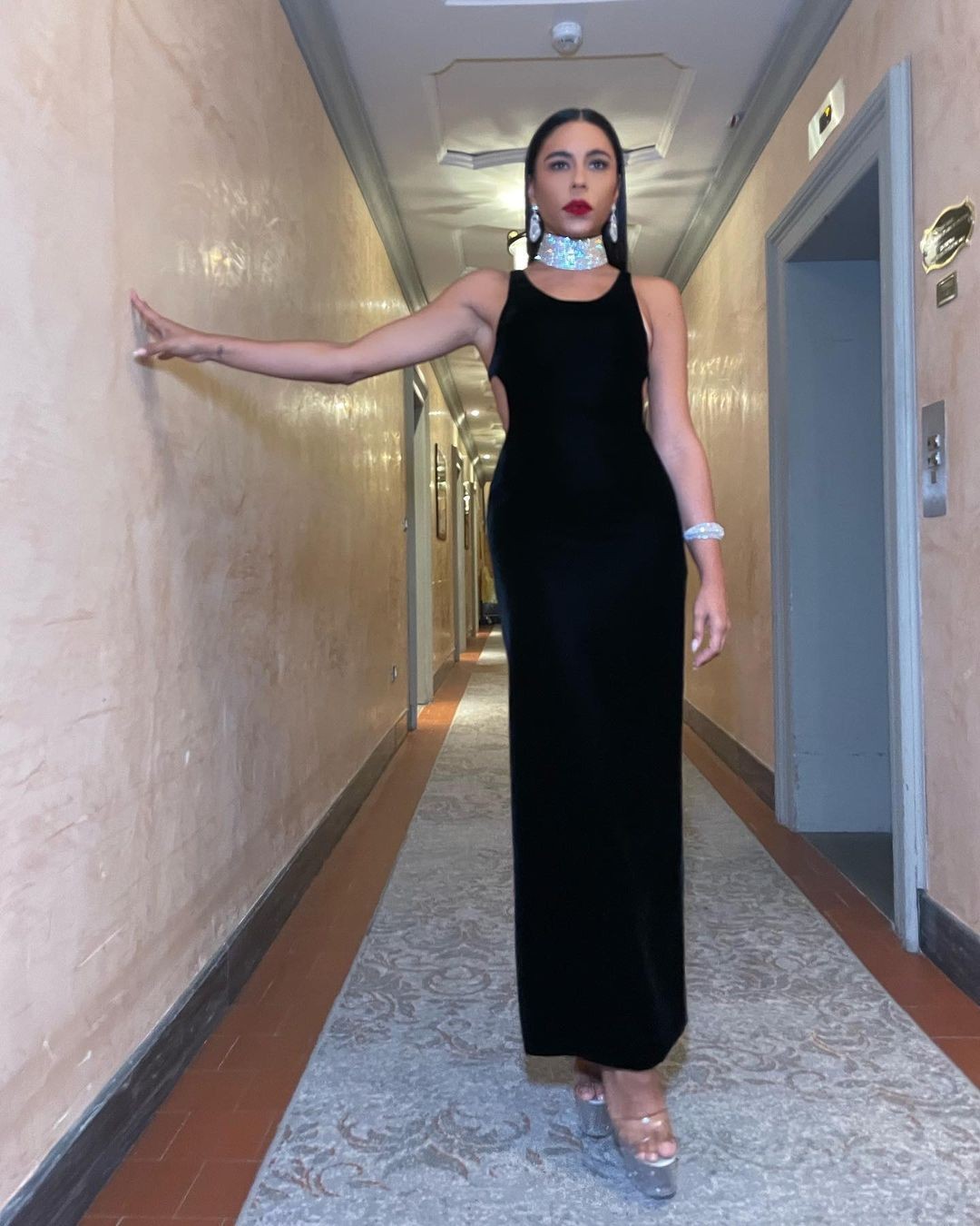Marina Morena elegeu um preto clássico para o casamento (Foto: Reprodução/Instagram)