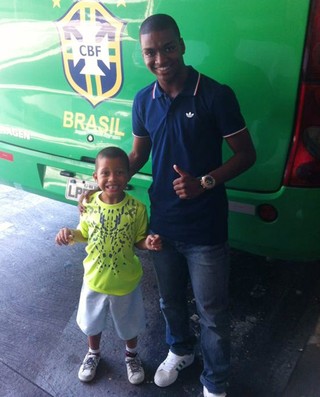 Fla tem nova rodada de negociação para renovar contrato de joia da base