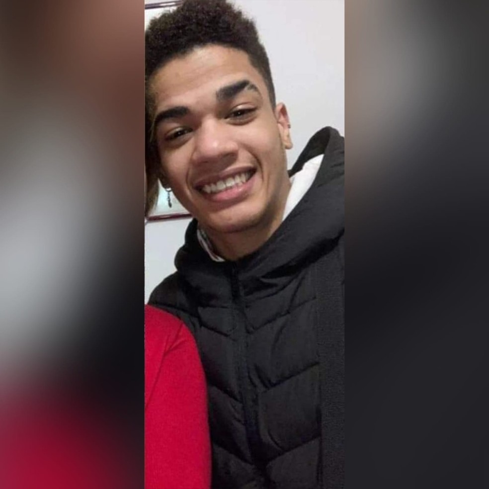 João Vitor, de 19 anos, desapareceu em aeroporto em que faria conexão  — Foto: Arquivo pessoal
