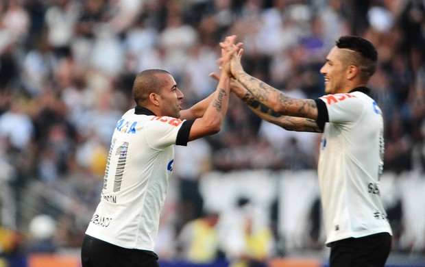 Em goleada, Corinthians dá uma de Barça, tira onda e coloca Fla na roda