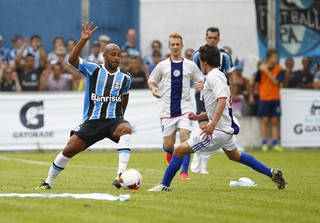 Grêmio tenta apressar Vasco e definir futuro de Fellipe Bastos em 1 semana