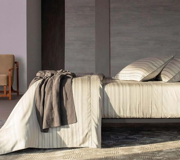 Duvet ou capa de edredom da marca ByTheBed, para camas queen size, é feito de 100% algodão egípcio 300 fios acetinado (Foto: Reprodução / Shoptime)