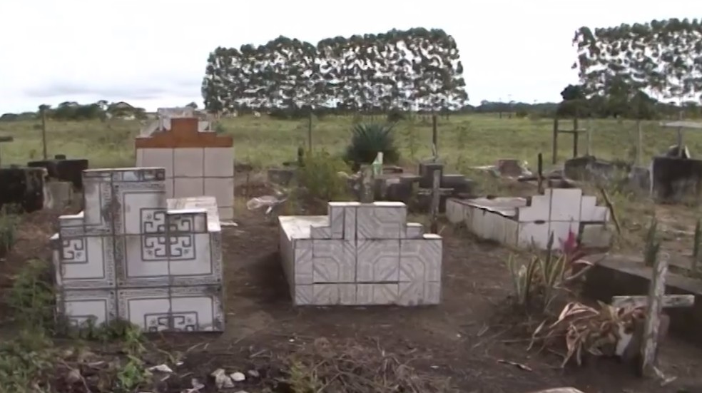 Moradores pedem fiscalização de cemitério no povoado de Capinal — Foto: Reprodução/TV Sudoeste