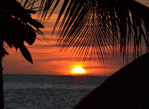 O pôr-do-sol é sempre garantia de espetáculo nos fins de tarde de Curaçao (Foto: Aryane Cararo)