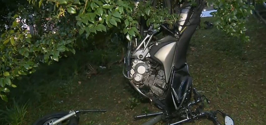 Jovem de 23 anos bate moto e morre em acidente na Praça do Japão