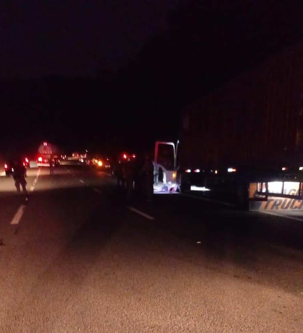 Rodovia C�nego Dom�nico Rangoni foi bloqueada durante a��o policial � Foto: Reprodu��o