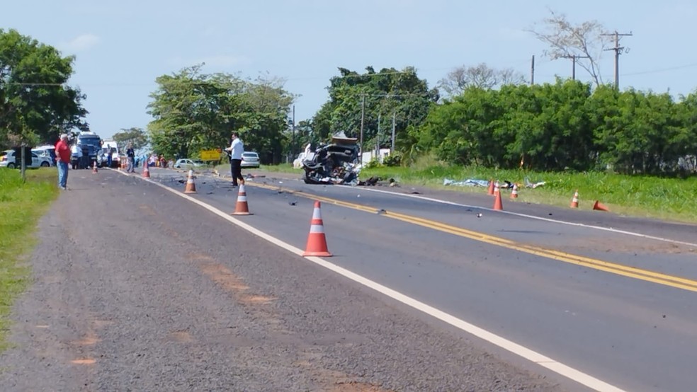 Duas pessoas morreram na Rodovia Júlio Budiski (SP-501), em Álvares Machado (SP) — Foto: Bruna Bachega/TV Fronteira