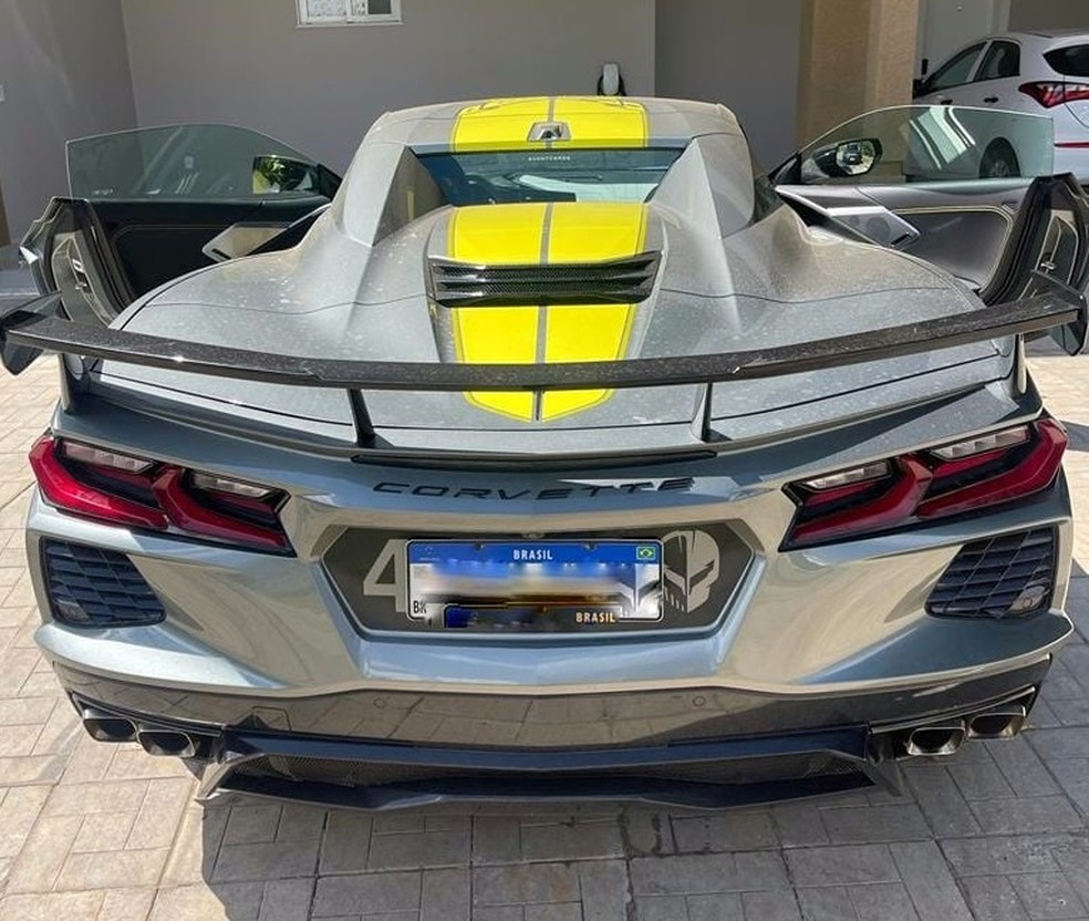 Carro de luxo foi apreendido durante operação contra loterias ilegais — Foto: Deic/Polícia Civil