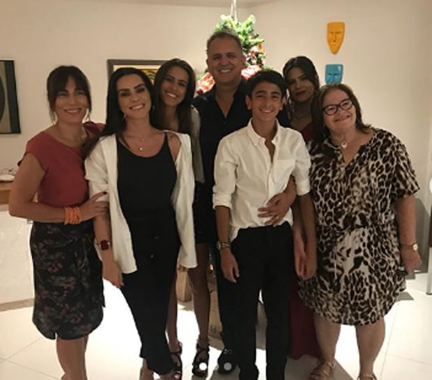 Gloria Pires.Cleo Pires. Ana Morais, Orlando Morais, Bento Morais, Antonia Morais e Wilma Oliveira (Foto: Reprodução)