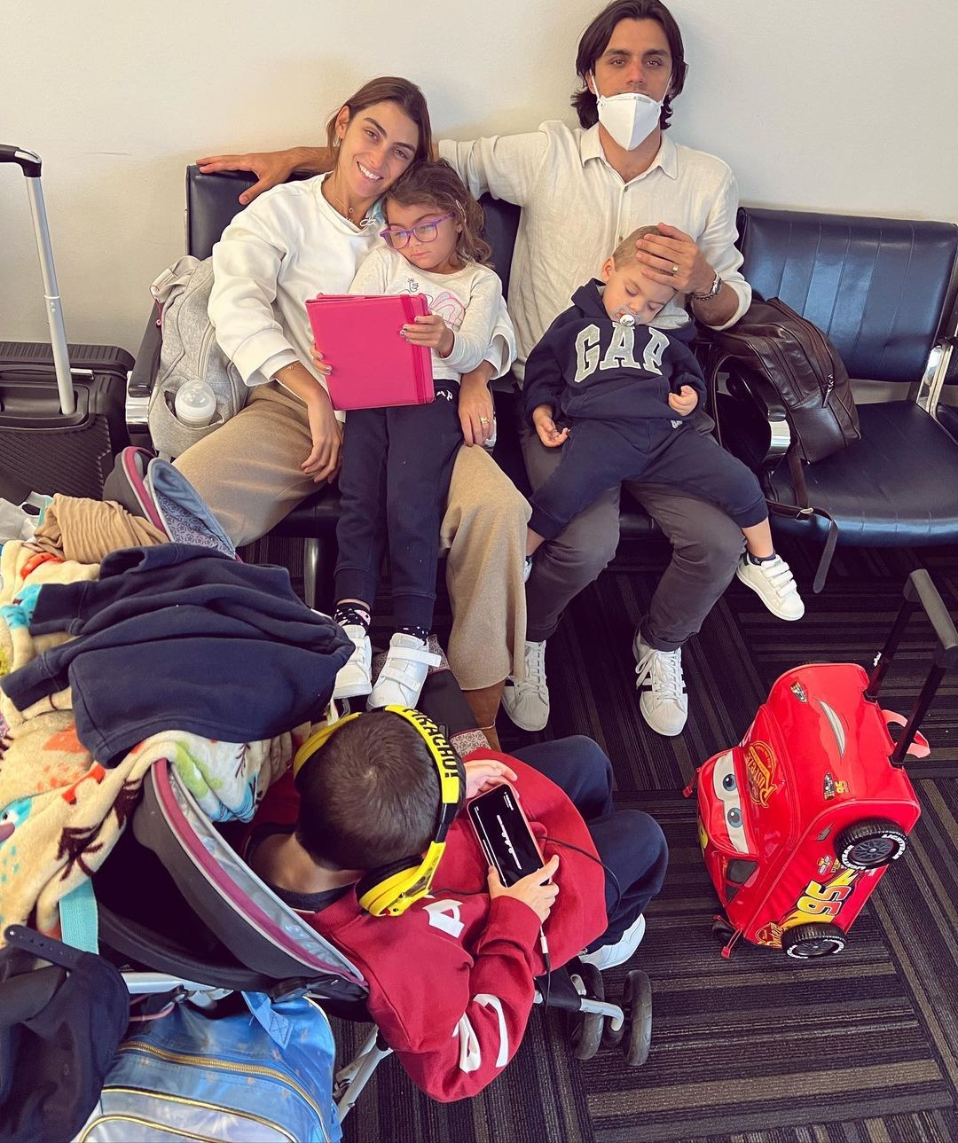 Mariana Uhlmann e Felipe Simas viajam com os filhos (Foto: Reprodução Instagram)