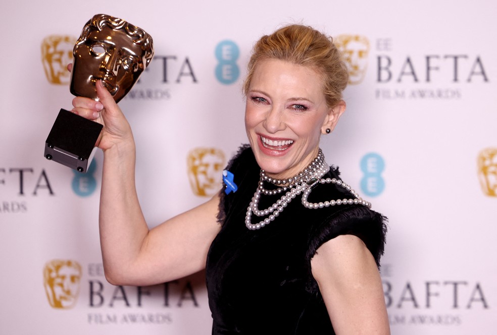 Cate Blanchett recebe o prêmio de melhor atriz por 'Tar' — Foto: REUTERS/Henry Nicholls