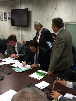 Presidentes de Fla e Vasco divergem em reunião sobre MP do Futebol