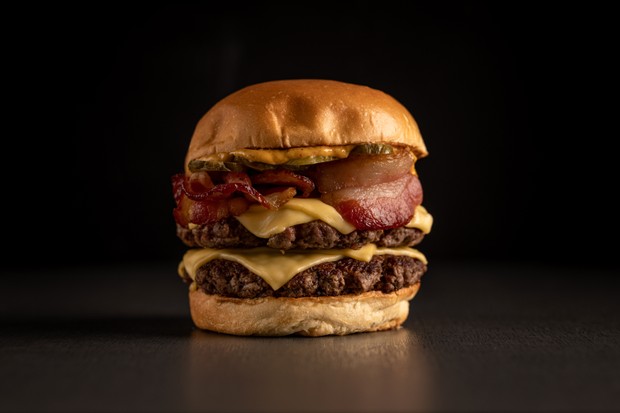 Hambúrguer, fondue e drink: veja destaques da Semana do Bacon - Quem