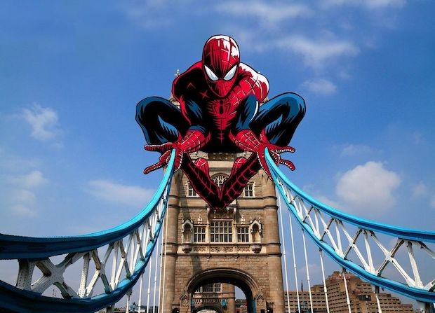 As grades da Tower Bridge, em Londres, viraram as teias do Homem-Aranha na visão do artista (Foto: Robin Yayla / Reprodução)