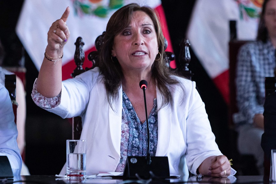 A presidente peruana, Dina Boluarte, fala durante conferência no Palácio do Governo em Lima