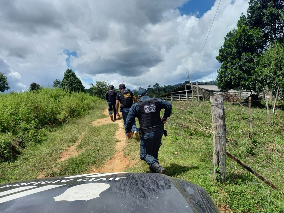 Polícias Civil e Militar em diligências na zona rural de Rurópolis — Foto: Polícia Civil/Divulgação