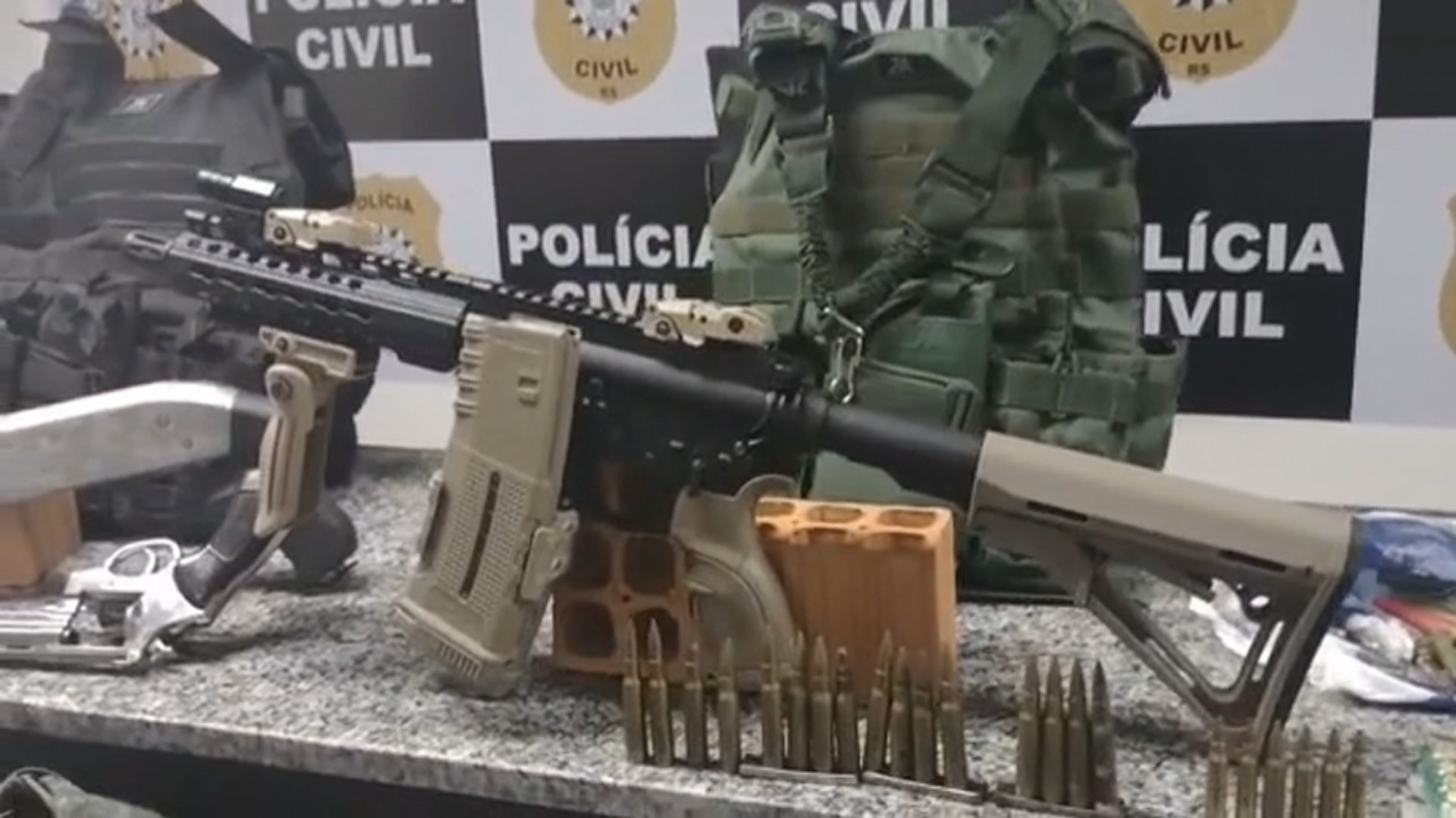Polícia apreende fuzis e explosivos durante operação em Sapiranga 