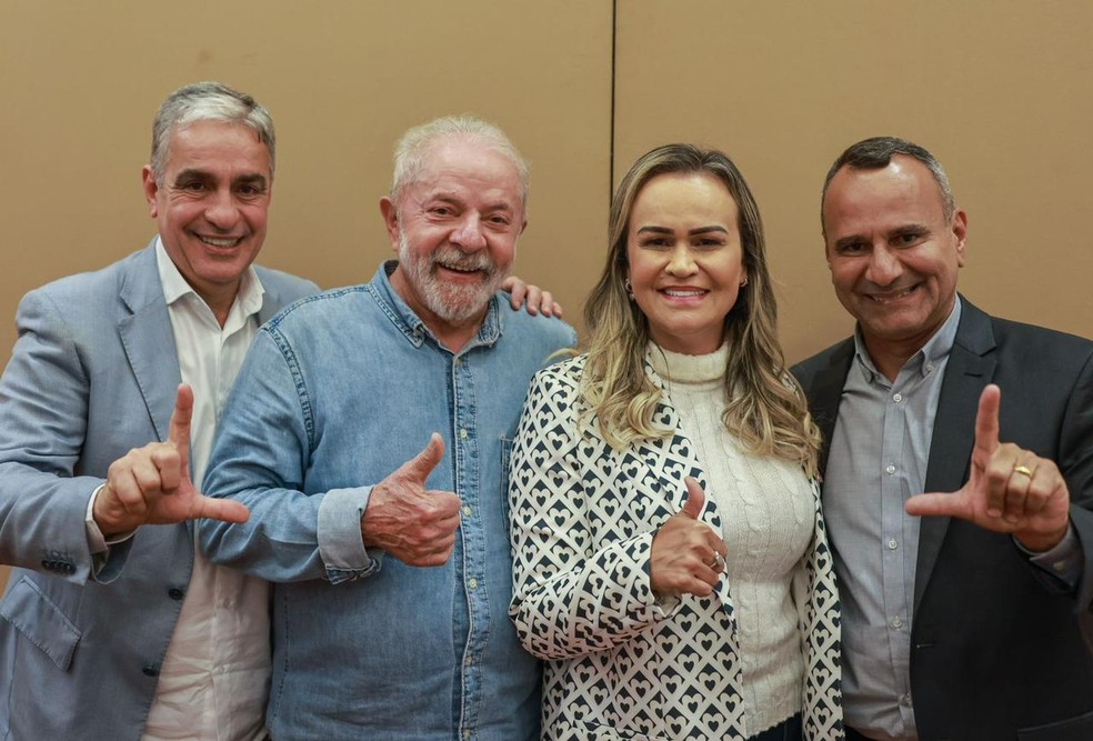 André Ceciliano, Lula, Daniela e Waguinho: apoio ao PT em Belford Roxo — Foto: Divulgação