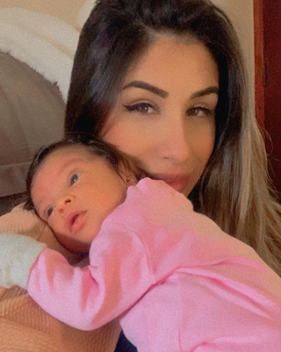 Mãe Anne Sena com filha Maitê — Foto: Arquivo Pessoal