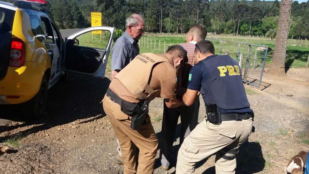 Primeiros reféns foram libertados por volta das 16h (Foto: Divulgação/PRF)
