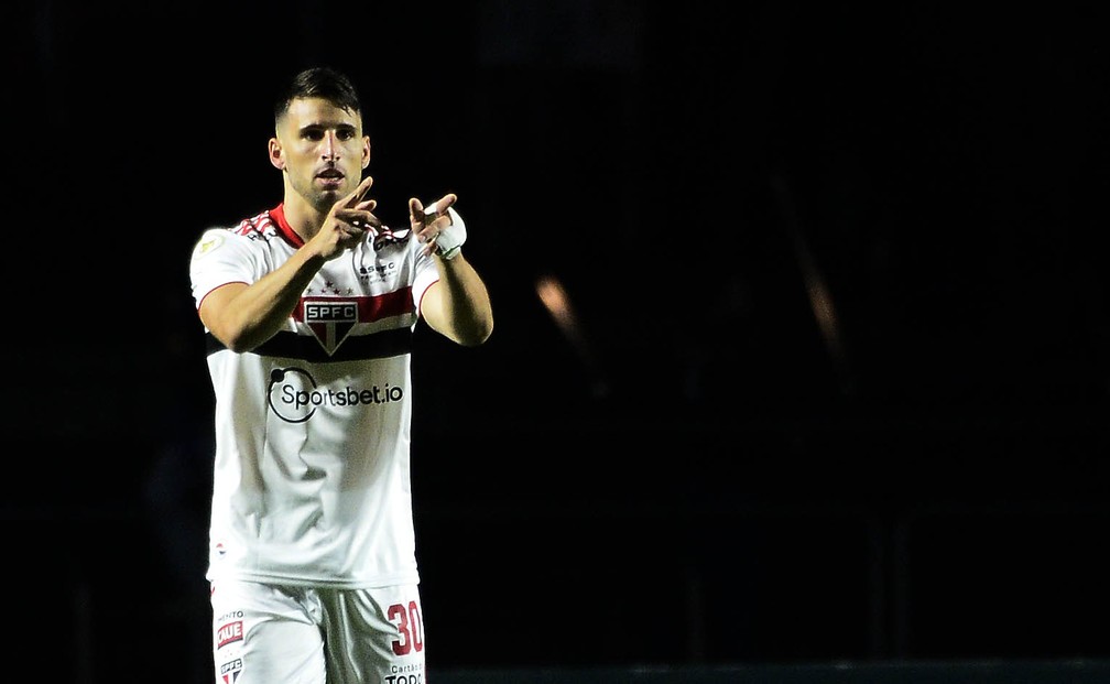 Calleri comemora gol do São Paulo contra o Corinthians — Foto: Marcos Ribolli