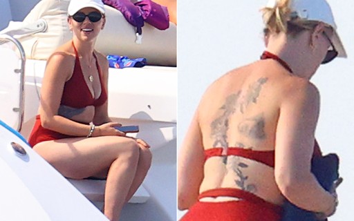 De biquíni, Scarlett Johansson exibe tatuagem nas costas em passeio de barco
