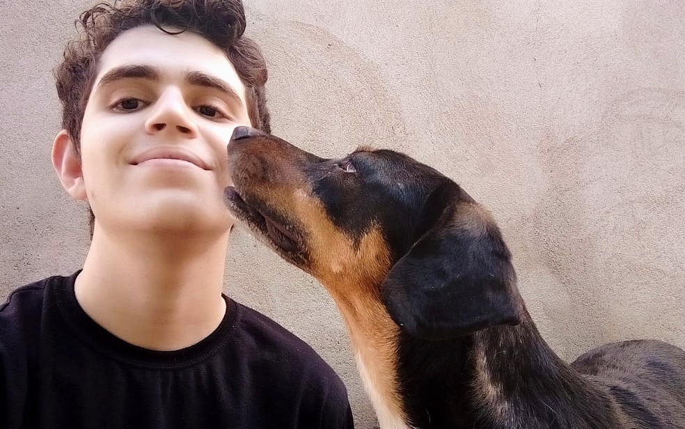 Estudante reencontra c&atilde;o ap&oacute;s 10 meses de sumi&ccedil;o em Ribeir&atilde;o Preto (SP) &mdash; Foto: Diogo Souza/Acervo pessoal