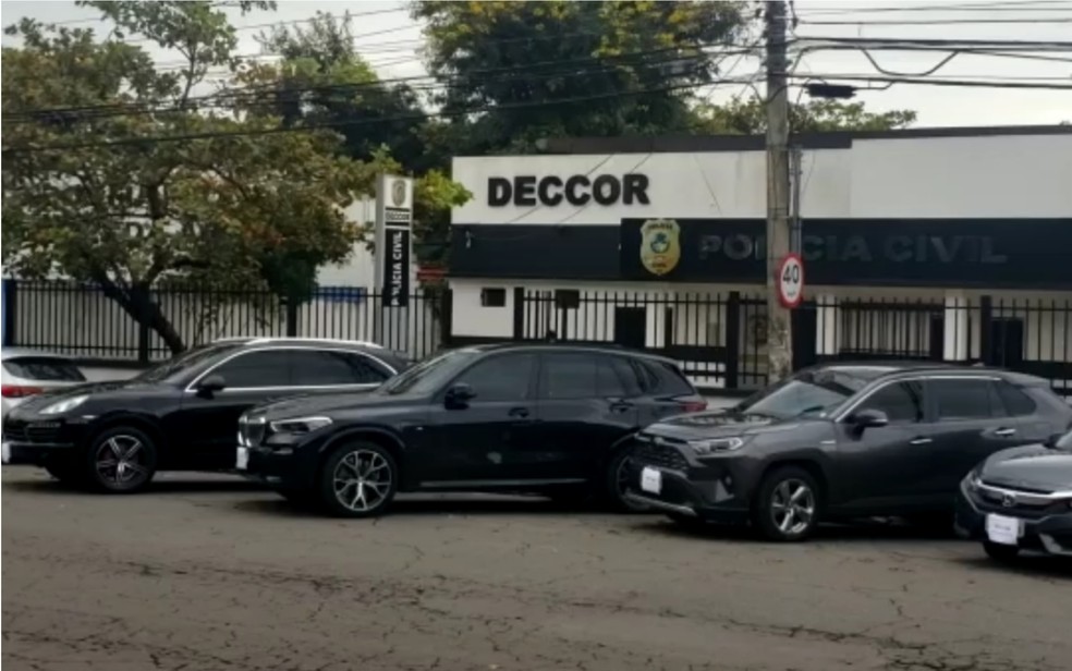 Carros de luxo apreendidos em operação contra suposta fraude na SSP — Foto: Polícia Civil/Divulgação