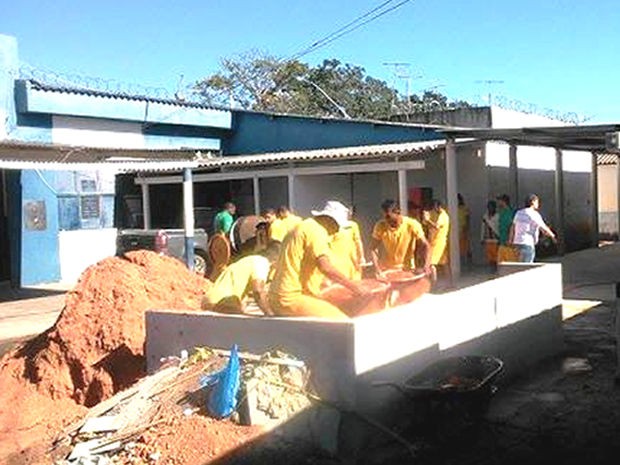 Presos recebem mensalmente o valor de R$ 543 pelo trabalho na fábrica (Foto: Assessoria/Sejudh-MT) Presos recebem mensalmente o valor de R$ 543 pelo trabalho na fábrica (Foto: Assessoria/Sejudh-MT)