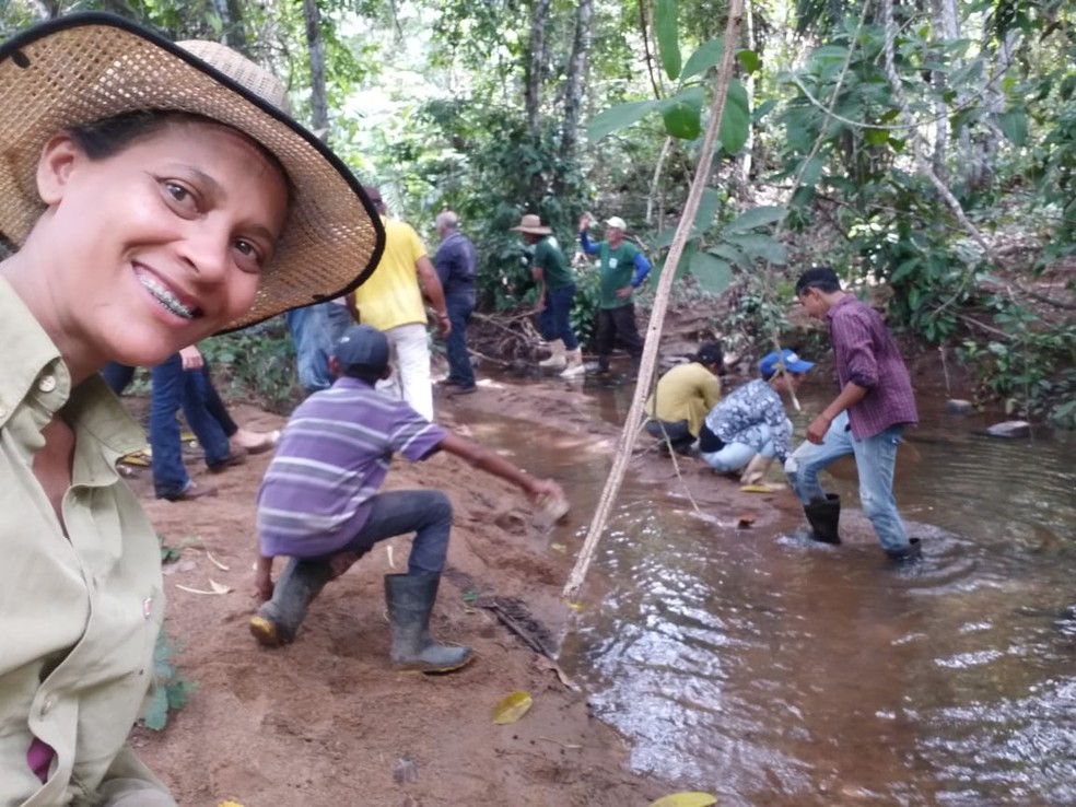 Voluntários plantaram 600 mudas em Jaru (RO) — Foto: Grupo Água Viva/Divulgação 