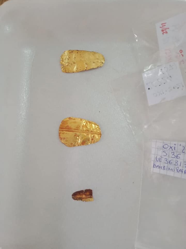 Línguas de ouro que foram encontradas nos restos mortais da 26ª dinastia egípcia  (Foto: Ministry of Tourism and Antiquities/Reprodução/Facebook)