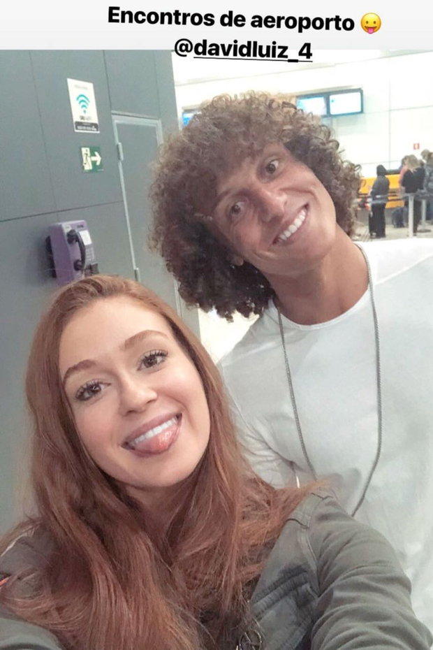 Mais que amigos... Marina Ruy Barbosa encontra David Luis no aeroporto (Foto: Reprodução/Instagram)