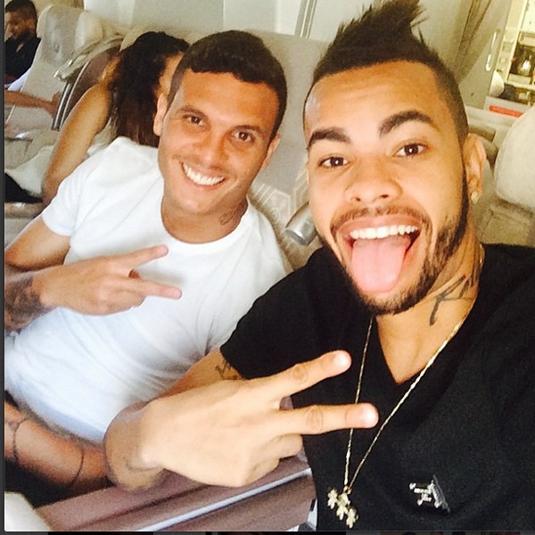 Dentinho, avião, voltando ao Brasil (Foto: Reprodução/Instagram)