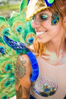 A FARM lança a nova coleção de carnaval em formato inédito que inclui parceria com colaboradores com Tarcísio Cisão. As fantasias já estão à venda no e-commerce da grife e em lojas selecionadas do Rio de Janeiro, Recife e Salvador