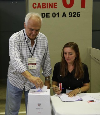 Leco São Paulo votação estatuto (Foto: Rubens Chiri / saopaulofc.net)