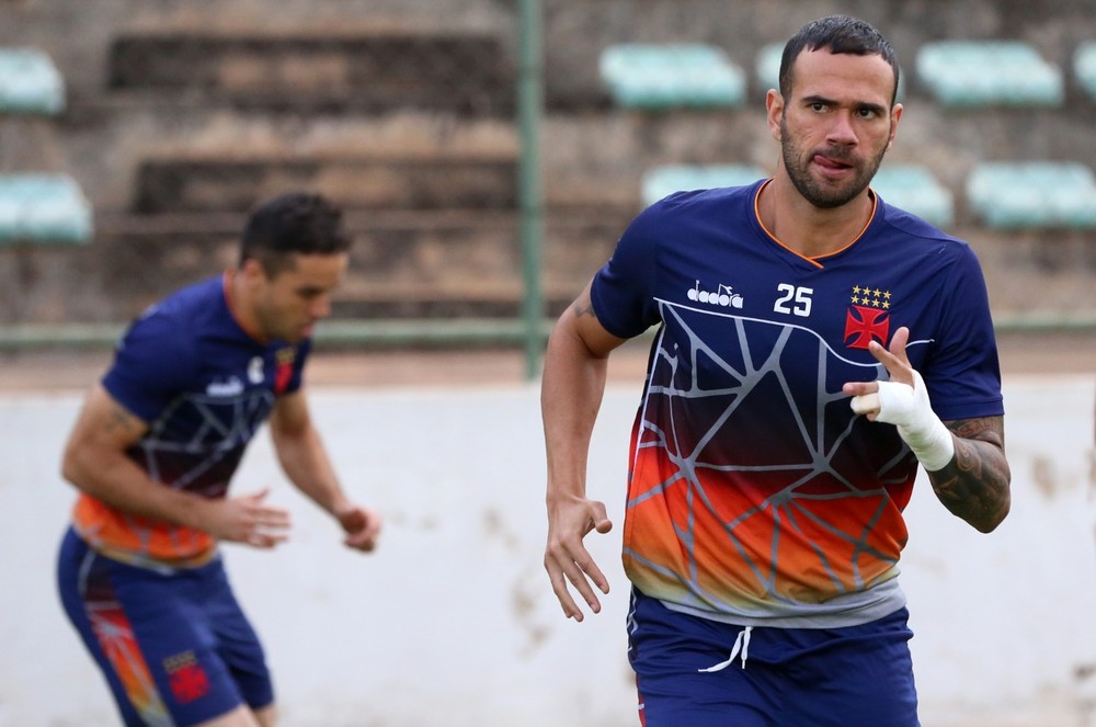 Entre Vasco e Corinthians, Leandro Castán fala sobre futuro: 