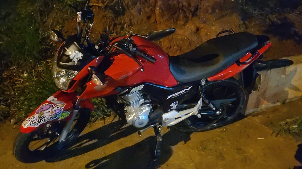 Moto de vítima atropelada na SP-304 em Santa Bárbara d'Oeste — Foto: Thiago Vilas Boas/Arquivo pessoal