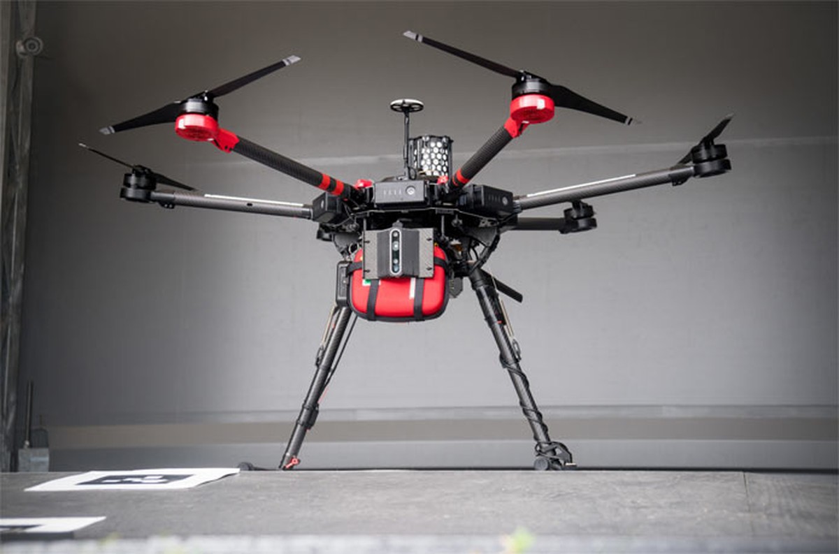 Drone com desfibrilador ajuda a salvar homem após ataque cardíaco