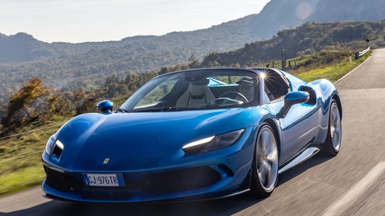 Ferrari conversível de 830 cv chega ao Brasil com preço de R$ 5 milhões 