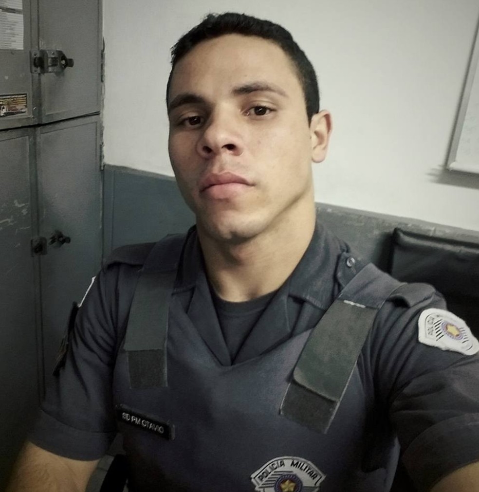 Policial militar Kleber de Oliveira levou dos tiros no abdômen e está internado em Botucatu sob escolta — Foto: Reprodução/Facebook
