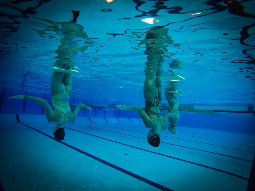 Equipe de nado artístico treina na Missão Europa, em Rio Maior, Portugal — Foto: Alexandre Castelo Branco/COB