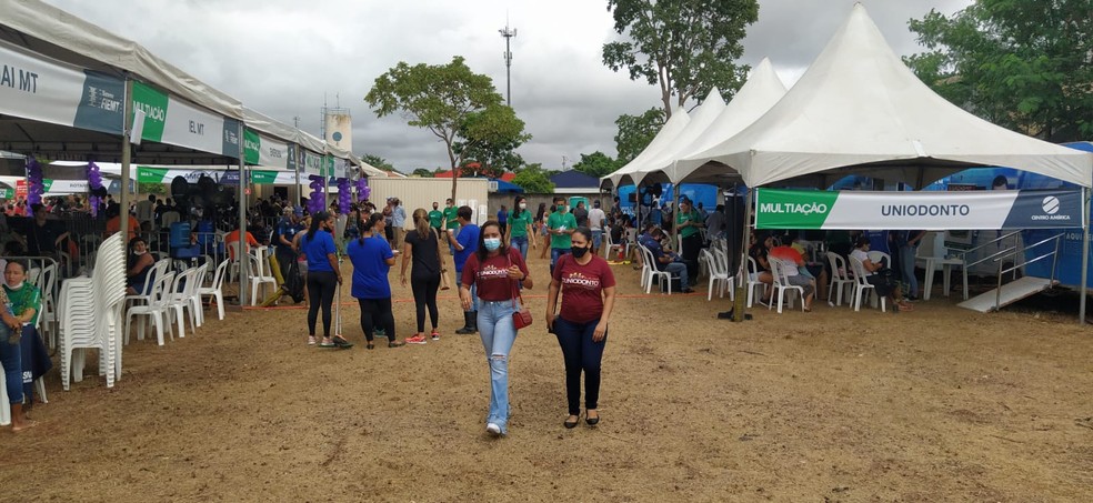 Multiação no bairro Pedra 90 em Cuiabá neste sábado (26) — Foto: Carlos Renato/TVCA