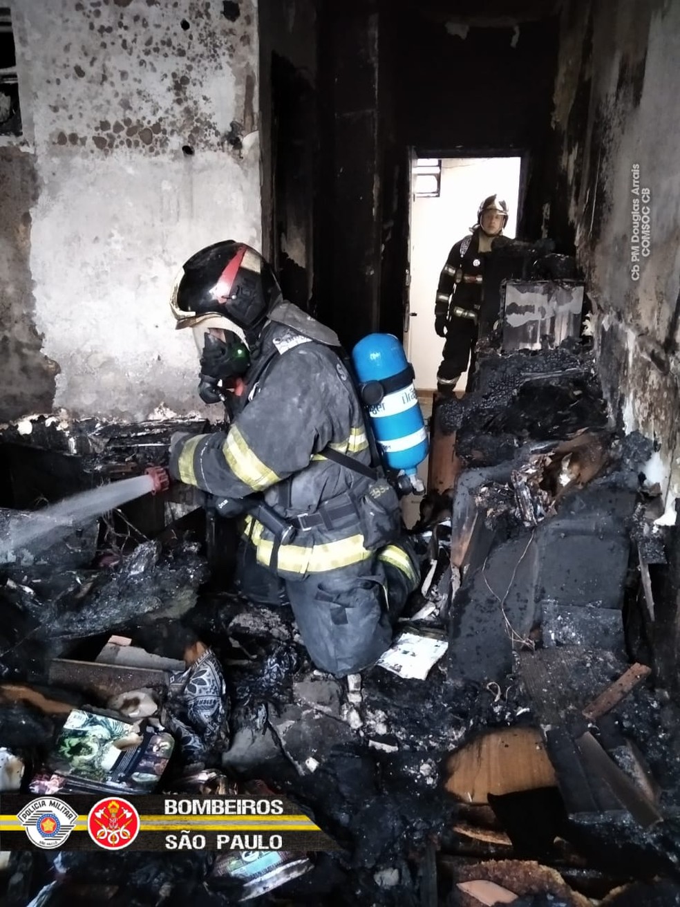 Incêndio atinge apartamento no Centro de São Paulo | São Paulo | G1