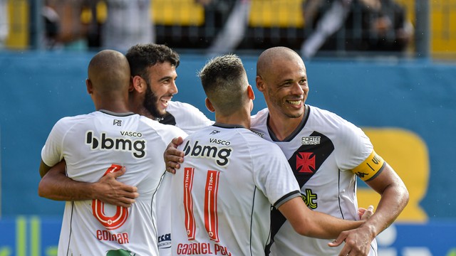 Elenco do Vasco comemorando gol contra o Madureira, pela 4ª rodada do Carioca
