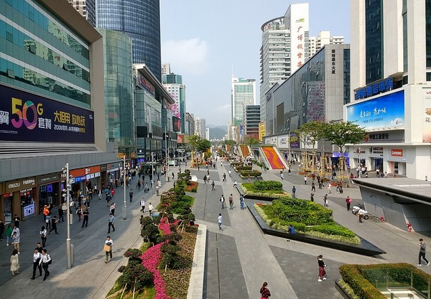 Huaqiangbei é o maior mercado de eletrônicos do mundo (Foto: Mx. Granger, CC0, via Wikimedia Commons)
